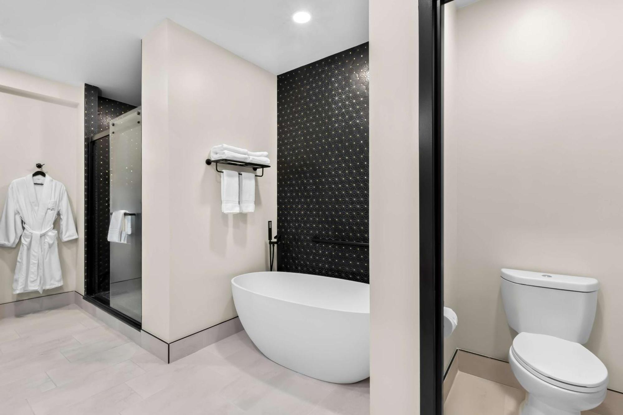 Latitude Suites Tinton Falls Eatontown - BW Premier Collection Экстерьер фото