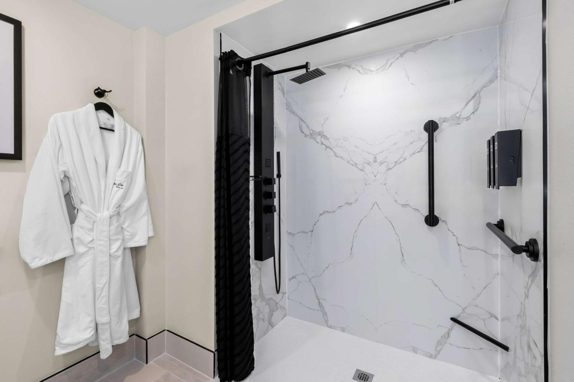 Latitude Suites Tinton Falls Eatontown - BW Premier Collection Экстерьер фото