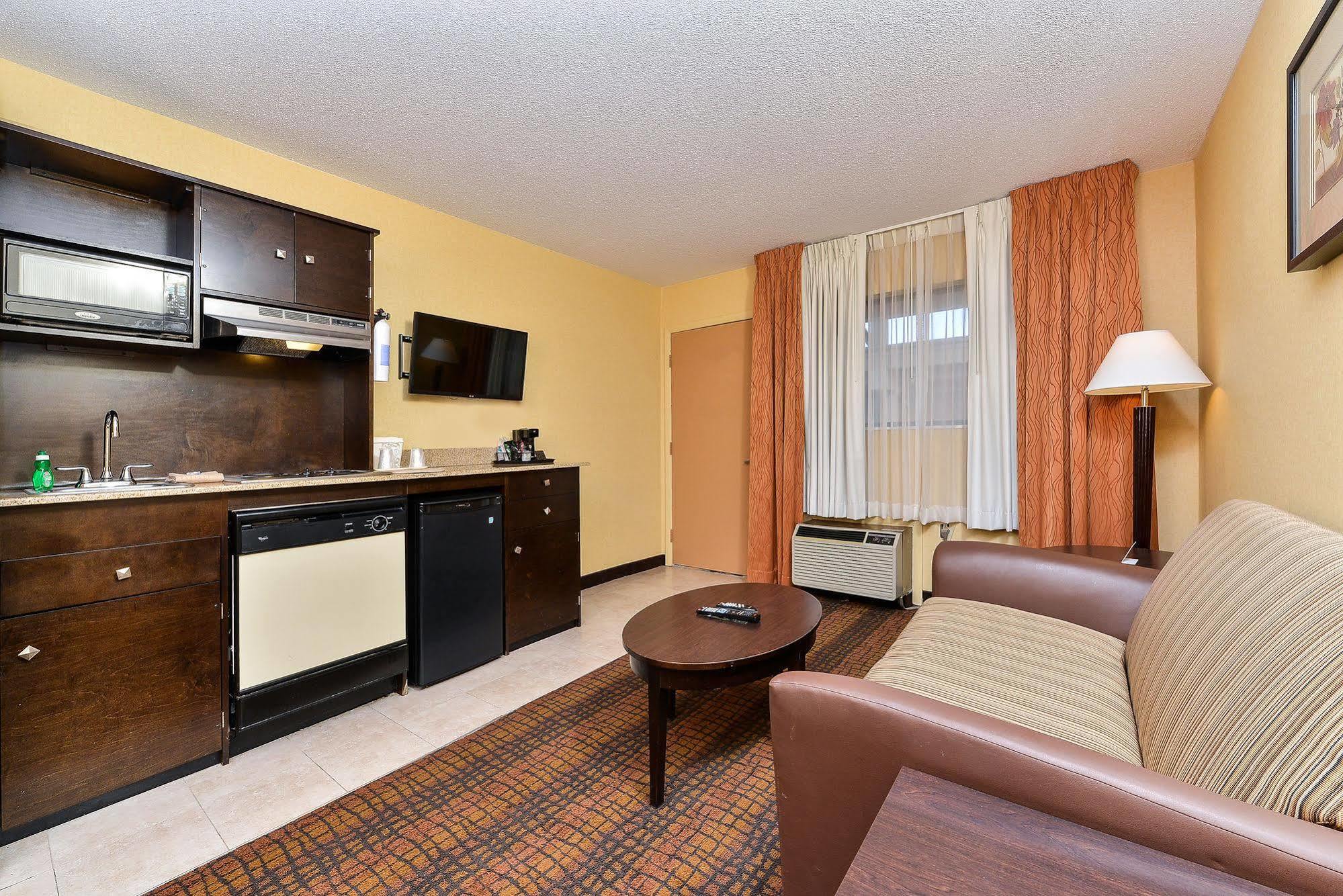 Latitude Suites Tinton Falls Eatontown - BW Premier Collection Экстерьер фото
