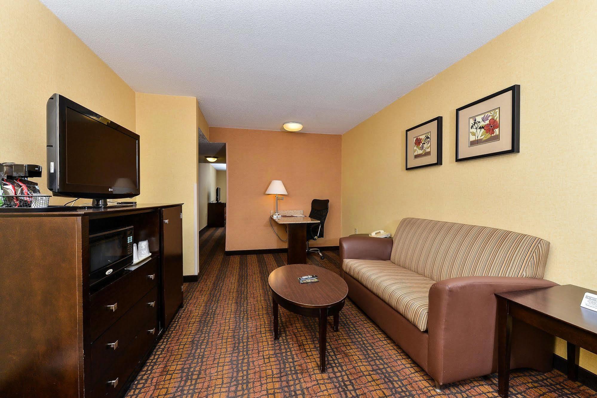 Latitude Suites Tinton Falls Eatontown - BW Premier Collection Экстерьер фото