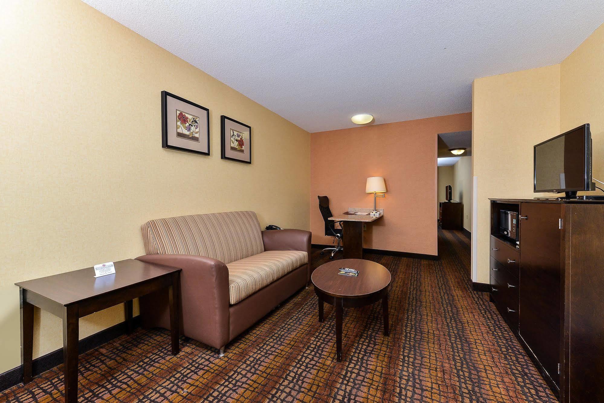 Latitude Suites Tinton Falls Eatontown - BW Premier Collection Экстерьер фото